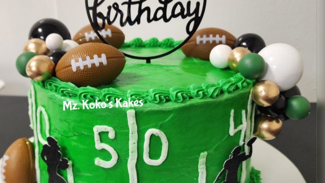 blkbayou-mzkokocakes-footballcake
