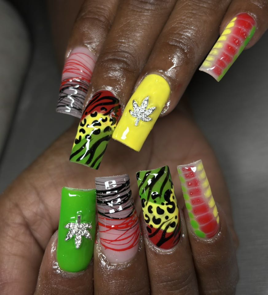 blkbayou+thebeehivenails+nailart2