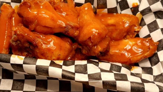 blkbayou+wingzdaqcafe&bar+wings2